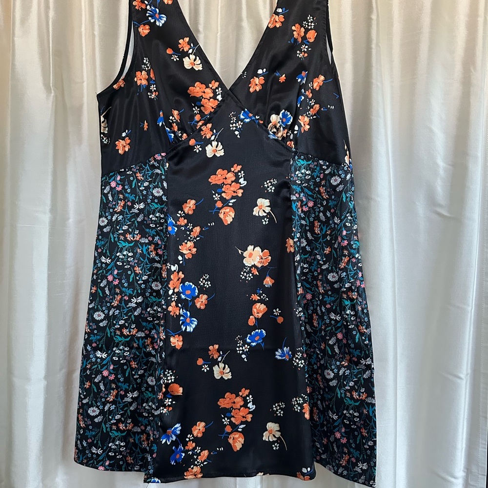 NASTY GAL Floral Satin v neck Sleeveless MiniDress - Black w great color pops. - Picture 11 of 16
